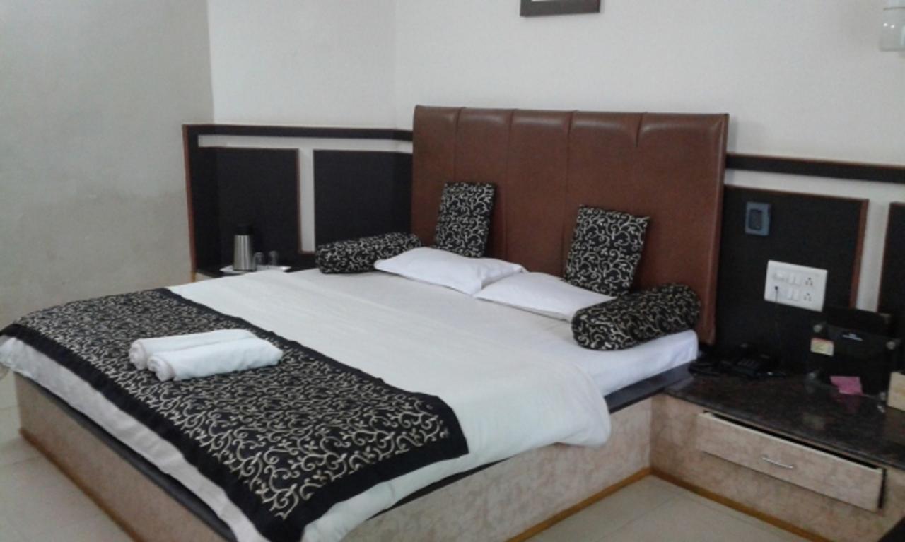 Savshanti Lake Resort Saputara Bagian luar foto