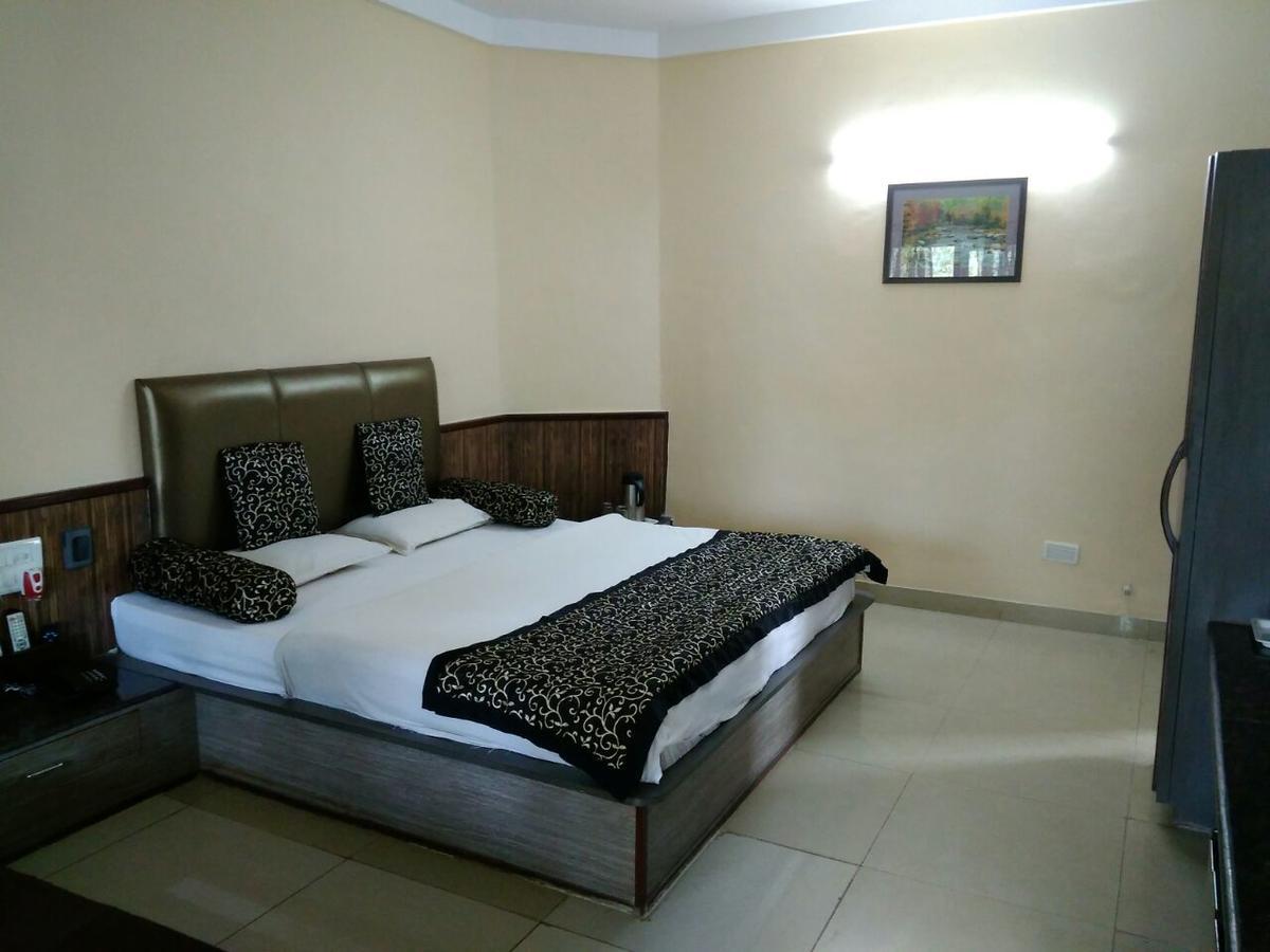 Savshanti Lake Resort Saputara Bagian luar foto