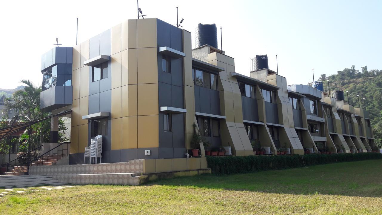 Savshanti Lake Resort Saputara Bagian luar foto